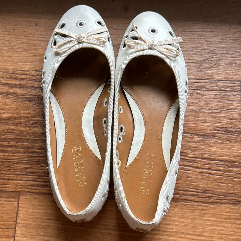 White sperry flats